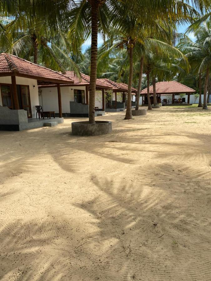 Sea Sand Resort Kalpitiya Esterno foto
